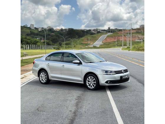 VOLKSWAGEN JETTA 2.0 COMFORTLINE FLEX 4P TIPTRONIC